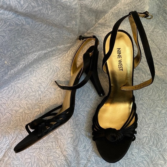 Open toe black heels - Picture 2 of 3